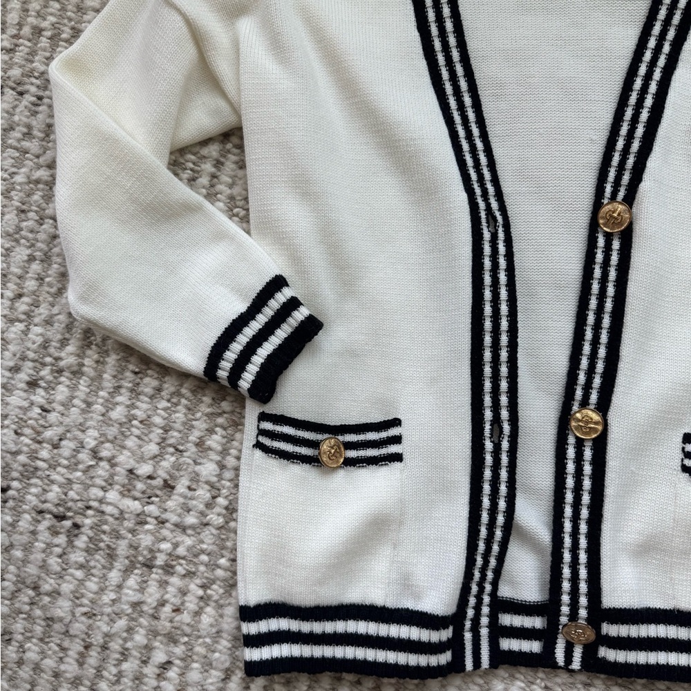 Handmade Aventina Knitwear - Picture 5 of 5